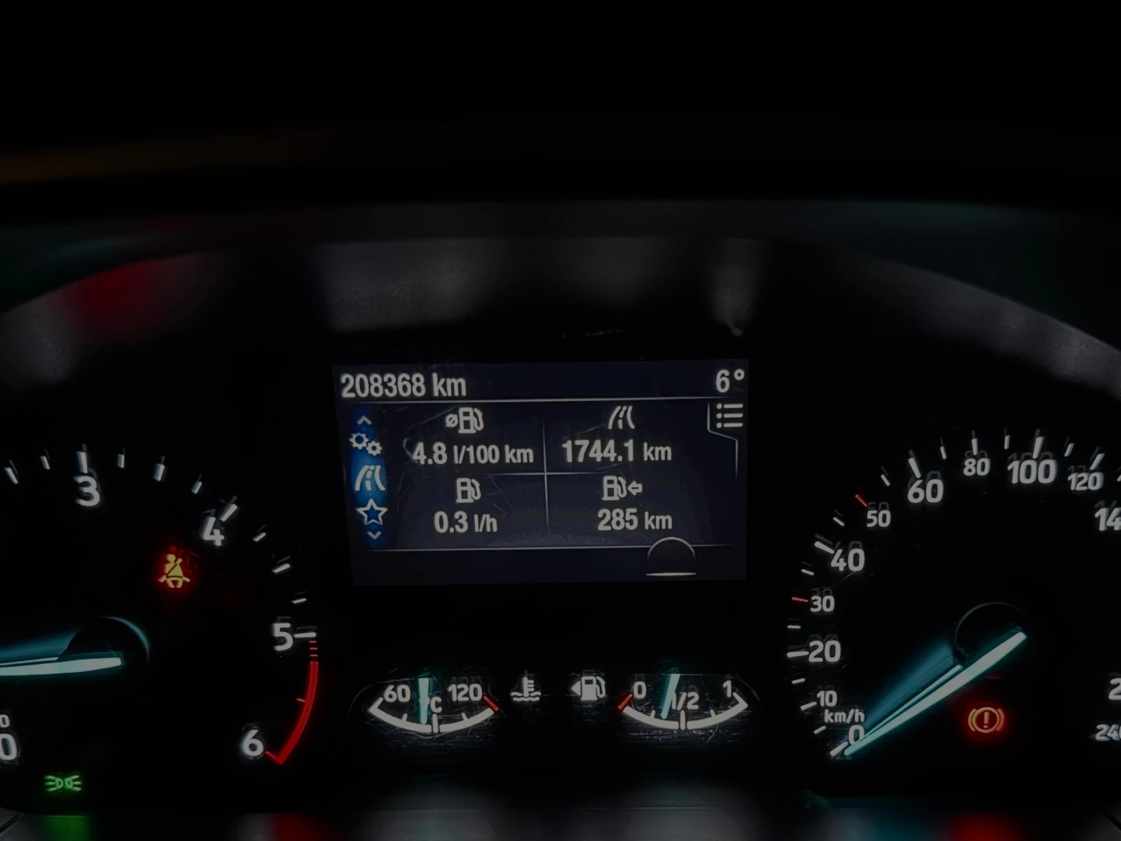 Ford Focus 1.5D 120кс, снимка 12 - Автомобили и джипове - 53582443