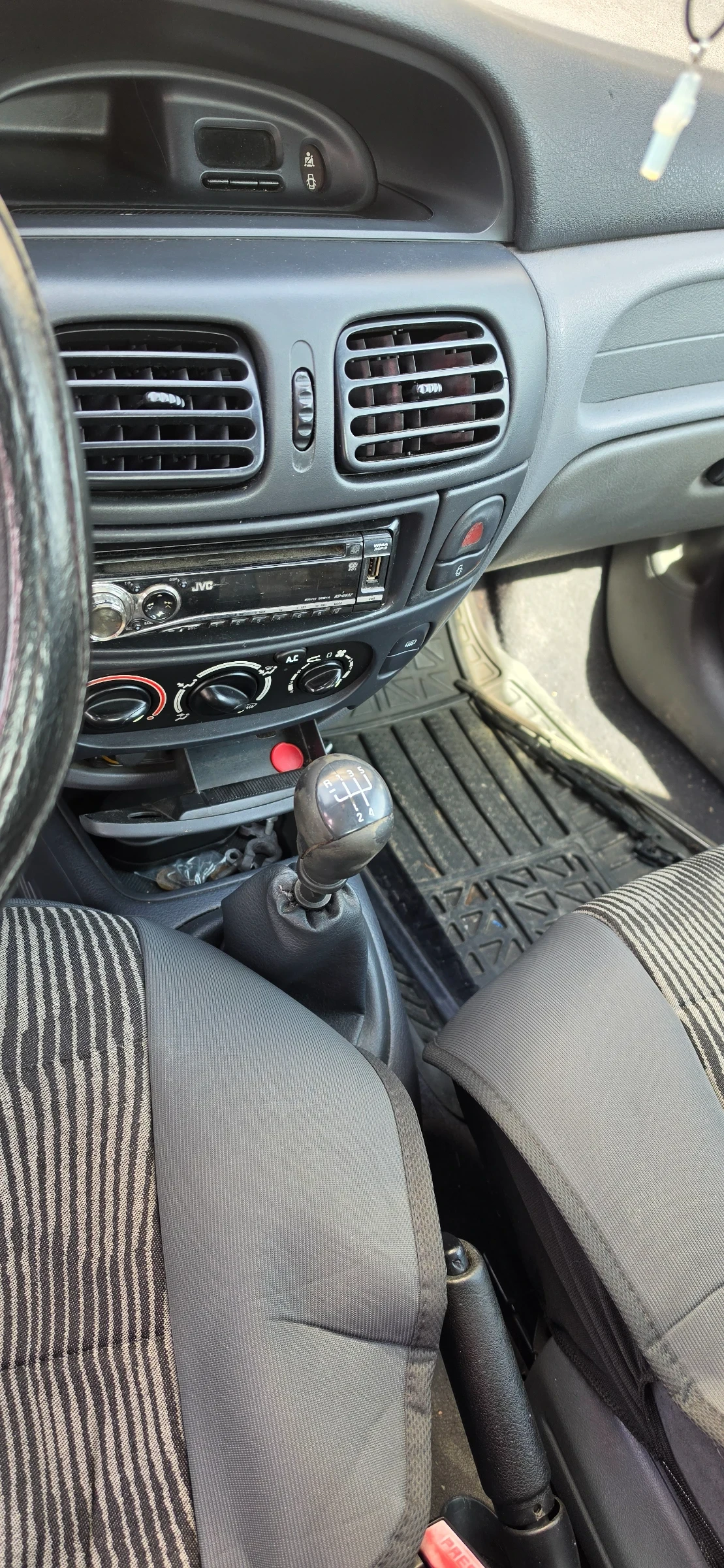 Renault Megane 1.6  109коня, снимка 12 - Автомобили и джипове - 53982989