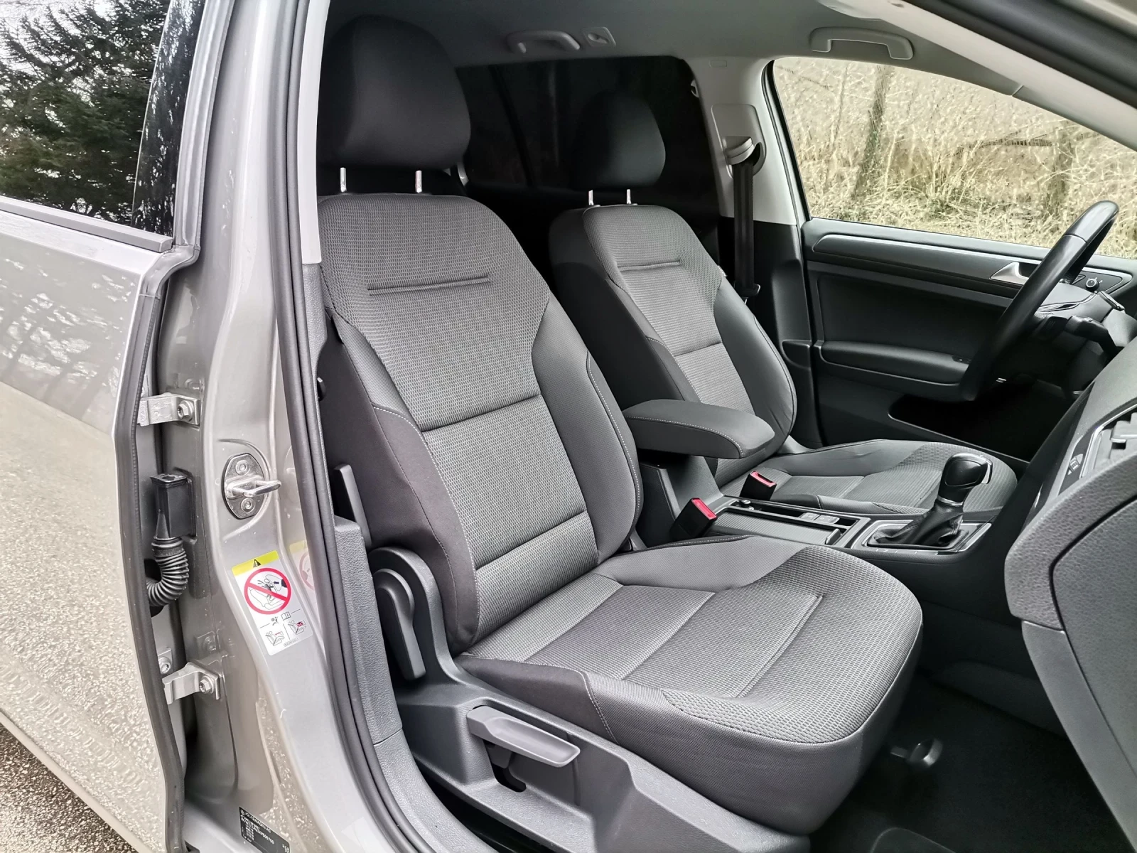 VW Golf 1.6TDI/116кс./DSG7ск./Подгрев/Теглич, снимка 12 - Автомобили и джипове - 54152439