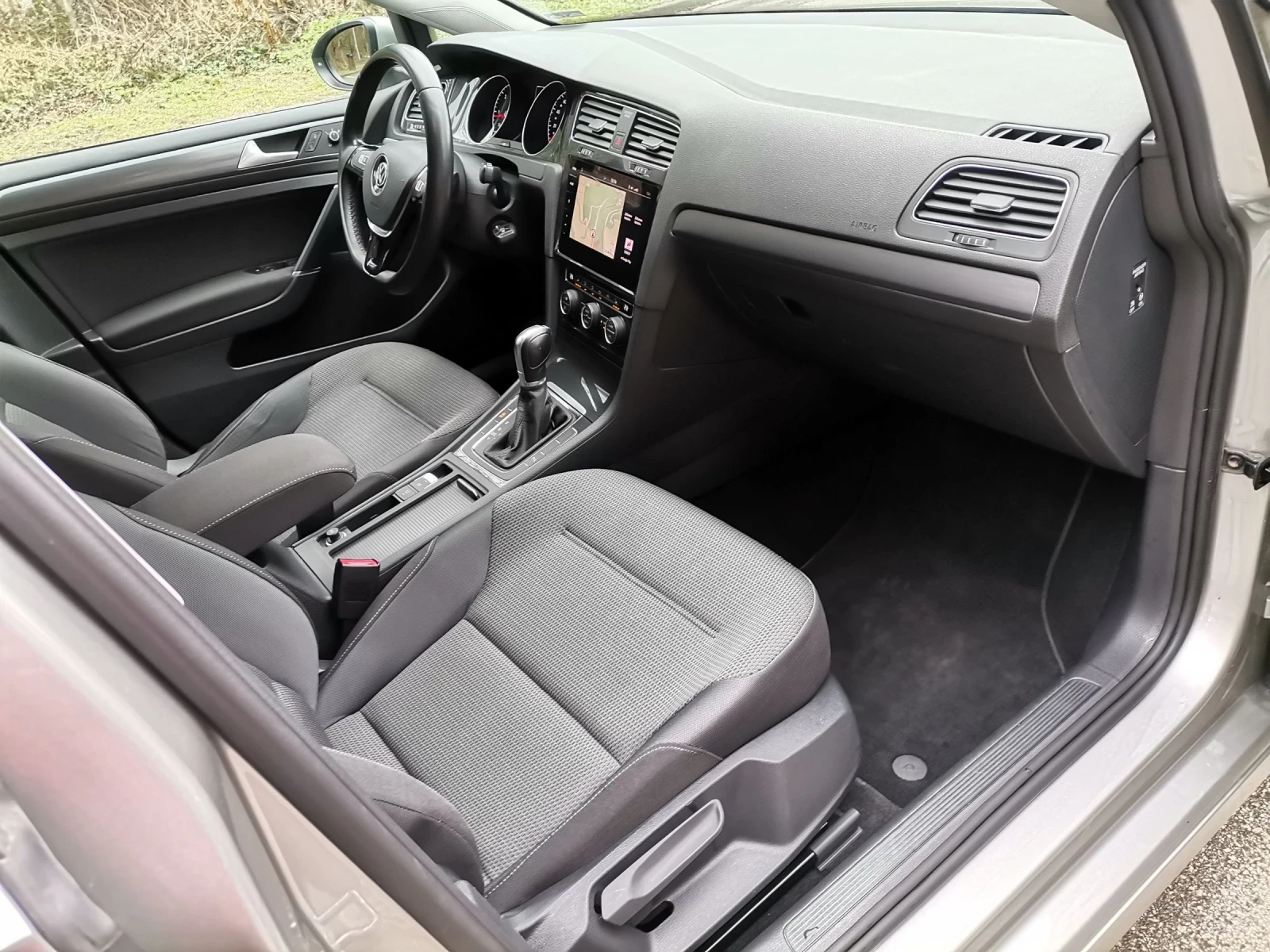 VW Golf 1.6TDI/116кс./DSG7ск./Подгрев/Теглич, снимка 10 - Автомобили и джипове - 54152439