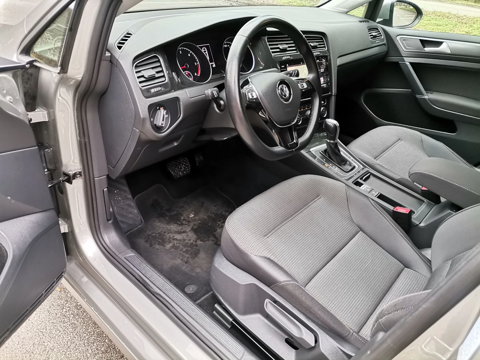 VW Golf 1.6TDI/116кс./DSG7ск./Подгрев/Теглич, снимка 9 - Автомобили и джипове - 54152439