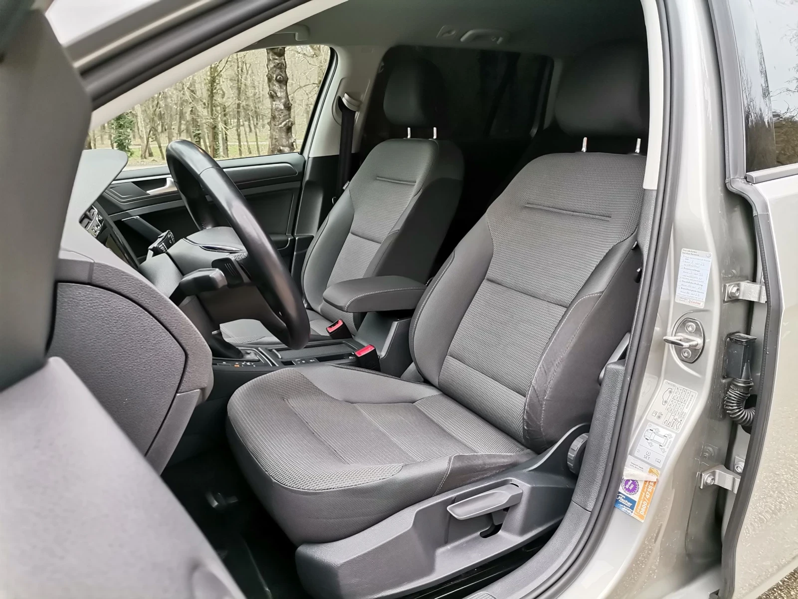 VW Golf 1.6TDI/116кс./DSG7ск./Подгрев/Теглич, снимка 11 - Автомобили и джипове - 54152439