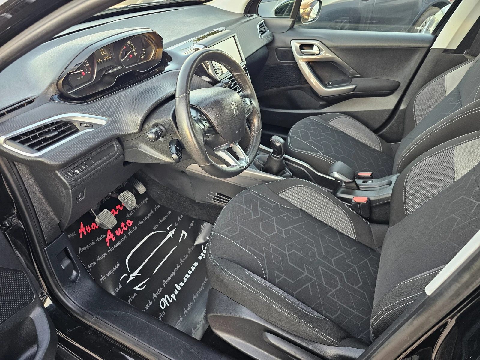 Peugeot 2008 1.2i, 82к.с., Facelift , снимка 8 - Автомобили и джипове - 55696170