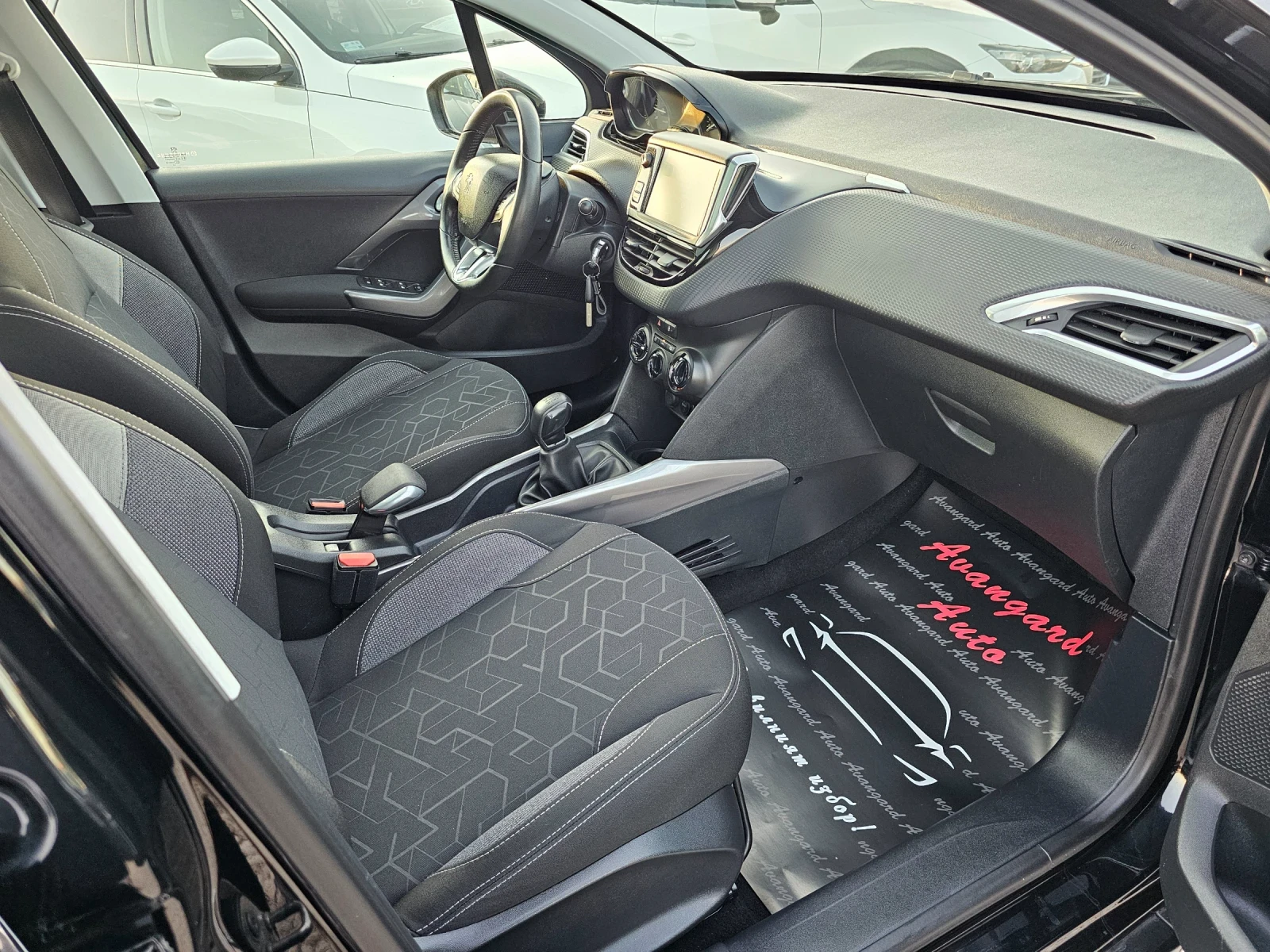 Peugeot 2008 1.2i, 82к.с., Facelift , снимка 9 - Автомобили и джипове - 55696170
