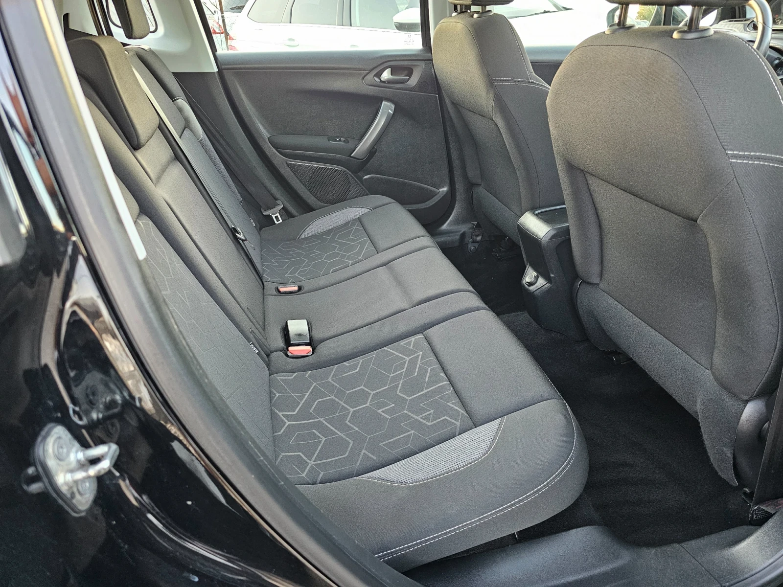 Peugeot 2008 1.2i, 82к.с., Facelift , снимка 10 - Автомобили и джипове - 55696170