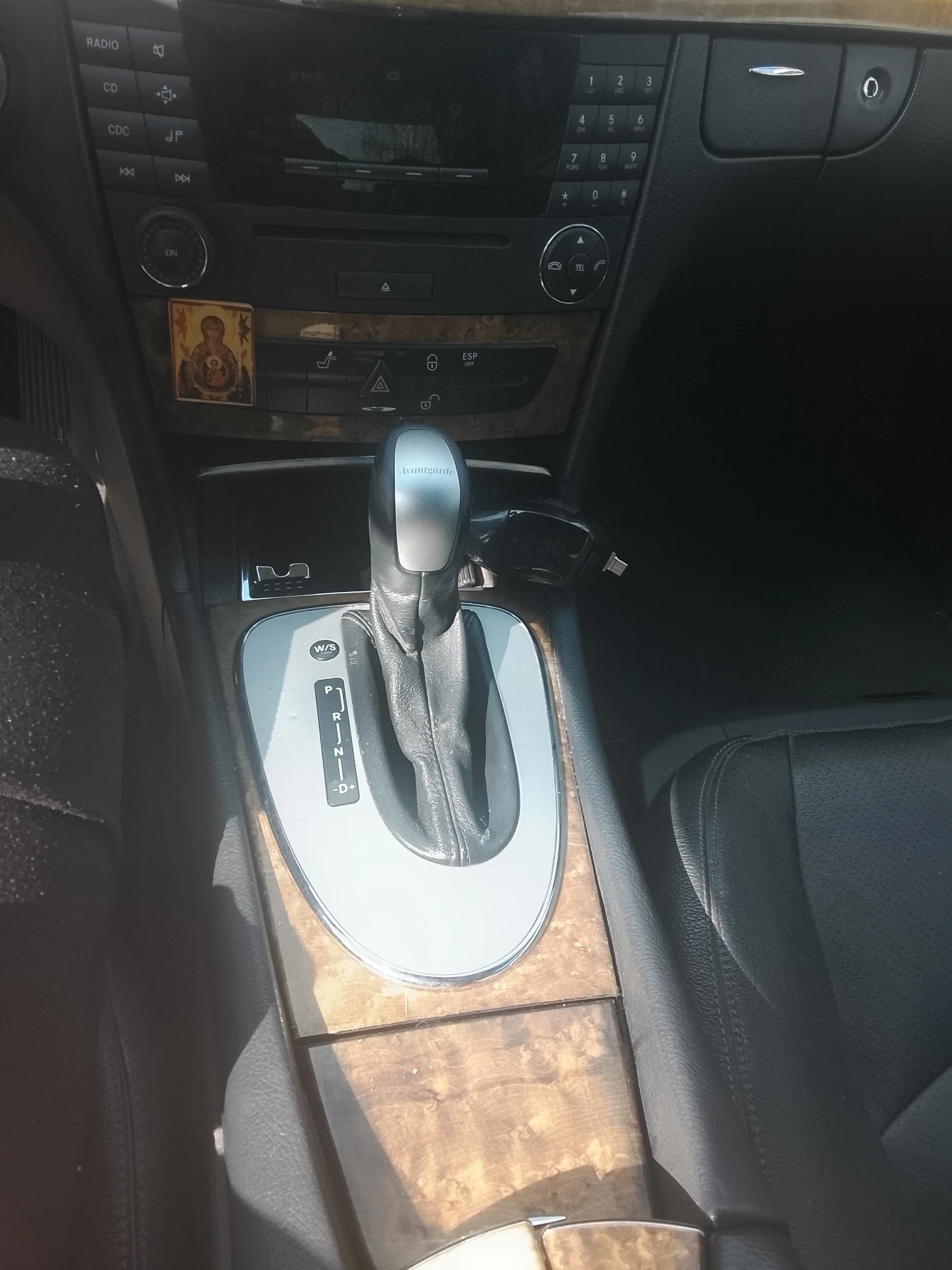 Mercedes-Benz E 270 Avangarde, снимка 9 - Автомобили и джипове - 56215938