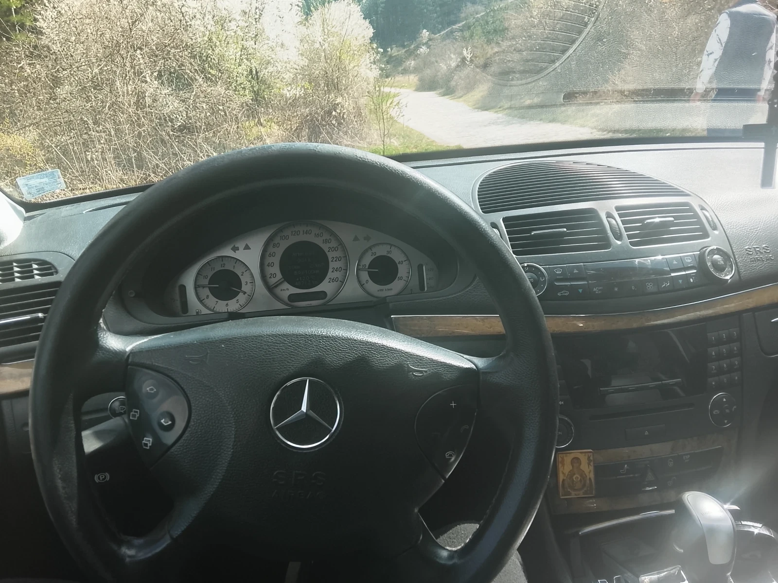 Mercedes-Benz E 270 Avangarde, снимка 6 - Автомобили и джипове - 56215938