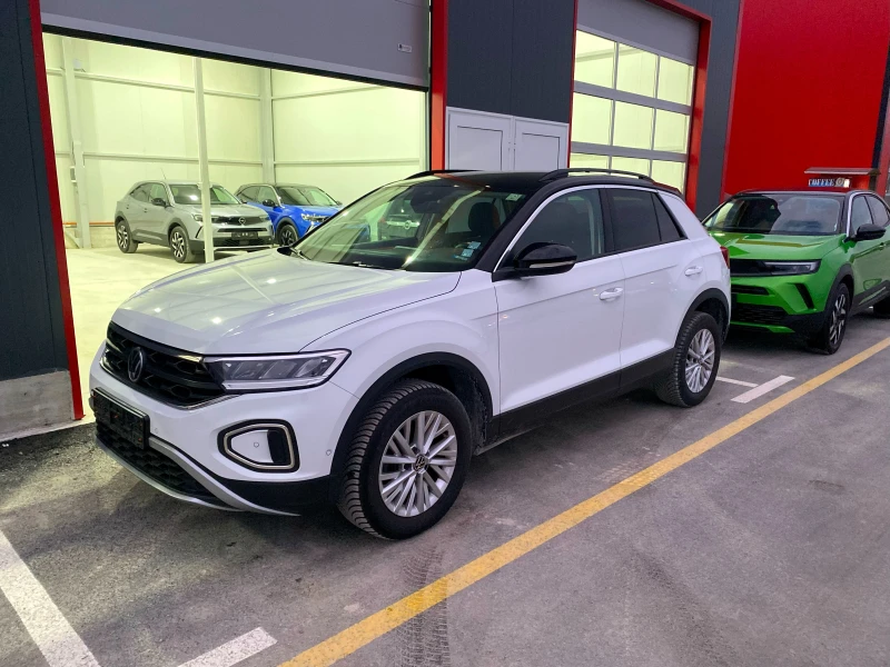 VW T-Roc 1.5 TSI DSG Navi LED Camera, снимка 1 - Автомобили и джипове - 46870366