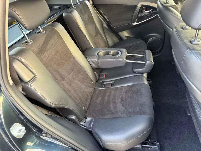 Toyota Rav4 КАТО НОВА ! ! !, снимка 11 - Автомобили и джипове - 52435591