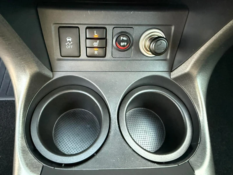 Toyota Rav4 КАТО НОВА ! ! !, снимка 15 - Автомобили и джипове - 52435591