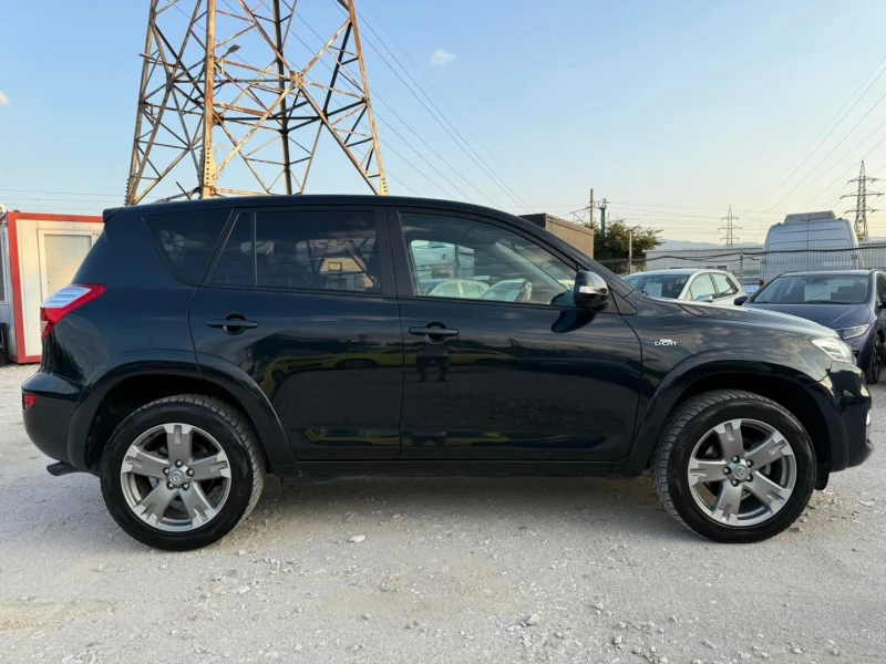 Toyota Rav4 КАТО НОВА ! ! !, снимка 7 - Автомобили и джипове - 52435591