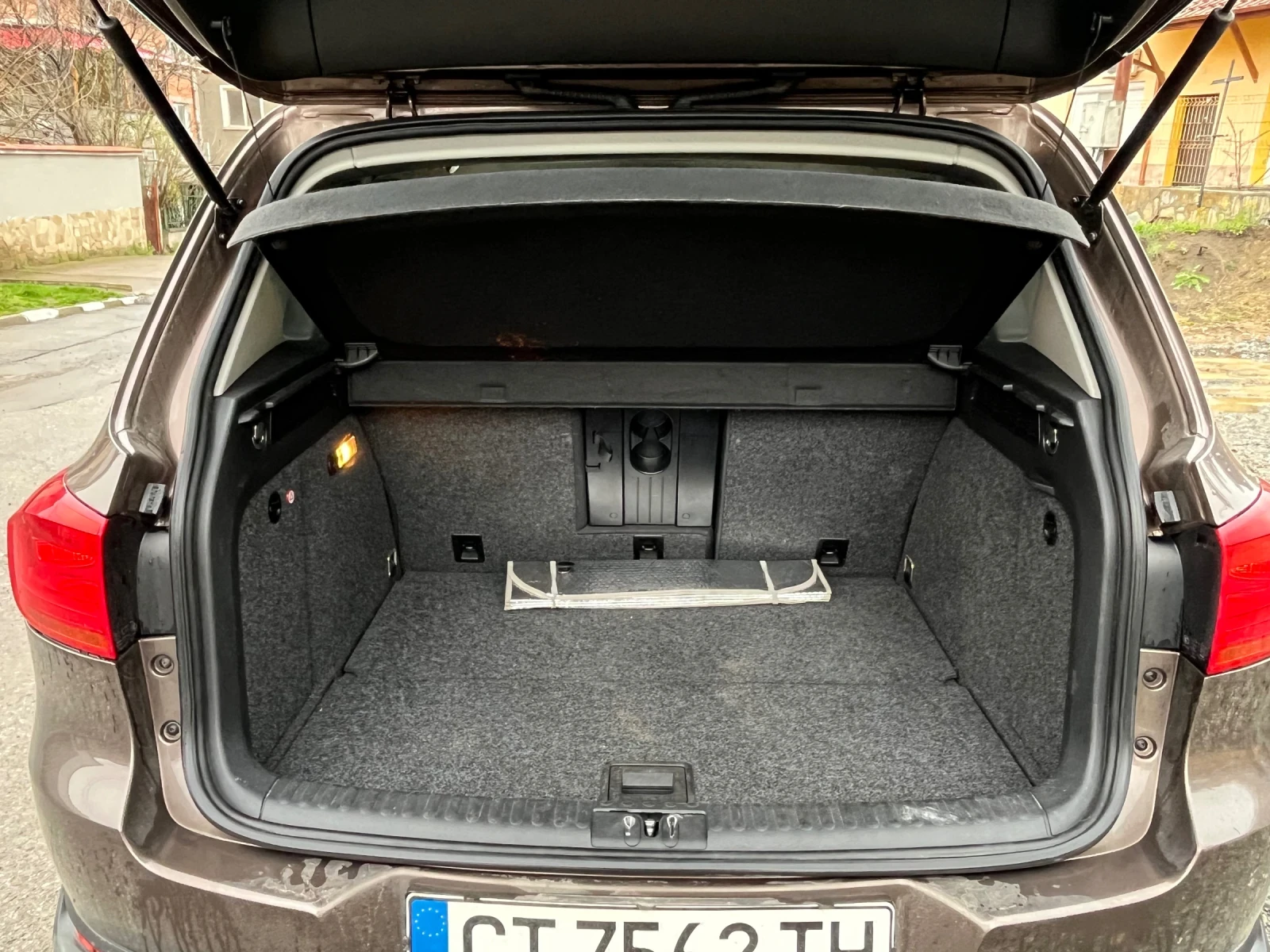 VW Tiguan 2.0 TDI DSG, снимка 6 - Автомобили и джипове - 54057555