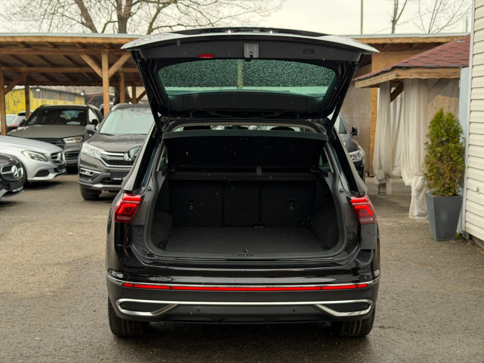 VW Tiguan 2.0TDI* СЕРВИЗНА КНИЖКА С ПЪЛНА ИСТОРИЯ В VW, снимка 6 - Автомобили и джипове - 54219632