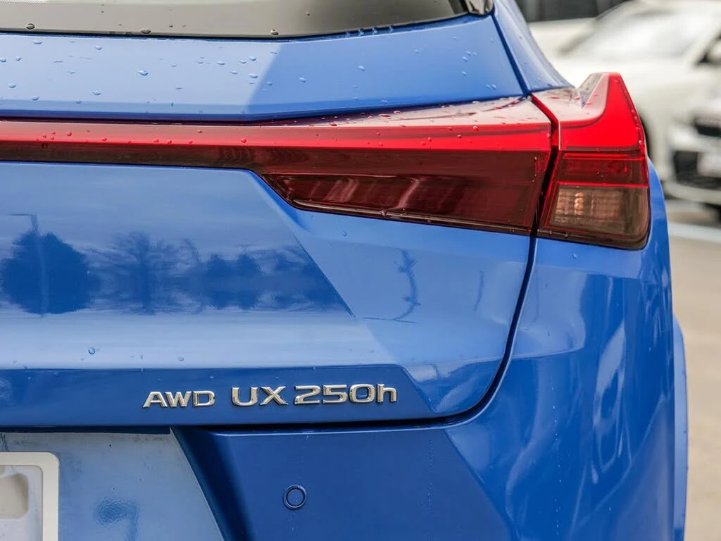 Lexus UX 250h  AWD, снимка 8 - Автомобили и джипове - 54237554