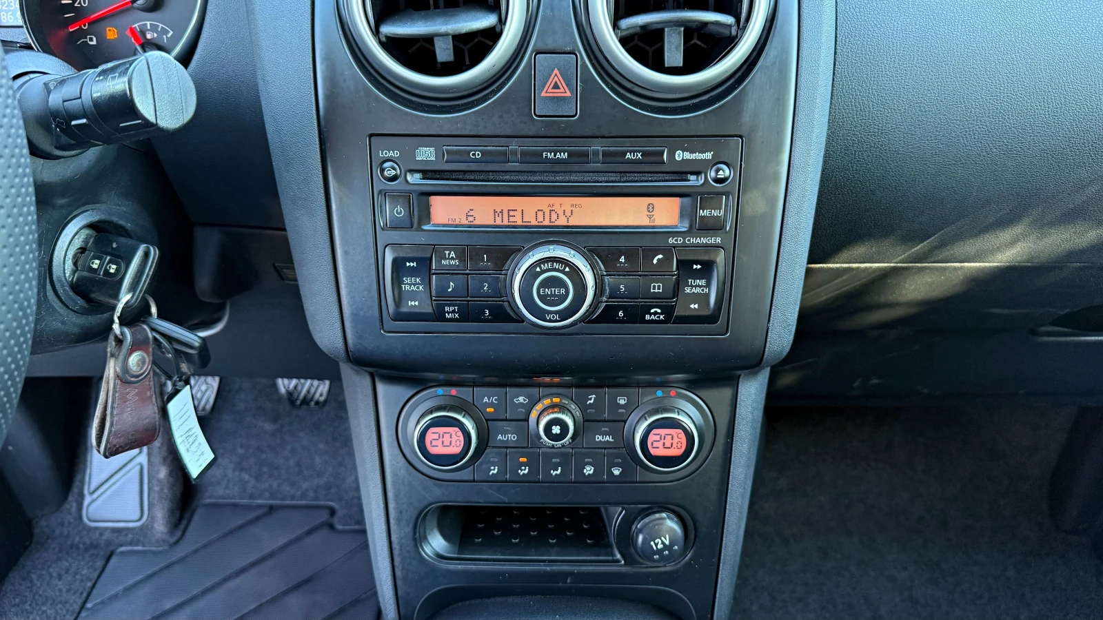 Nissan Qashqai 1.6i ФЕЙСЛИФТ Г.ИНЖЕКЦИОН, снимка 11 - Автомобили и джипове - 56010580