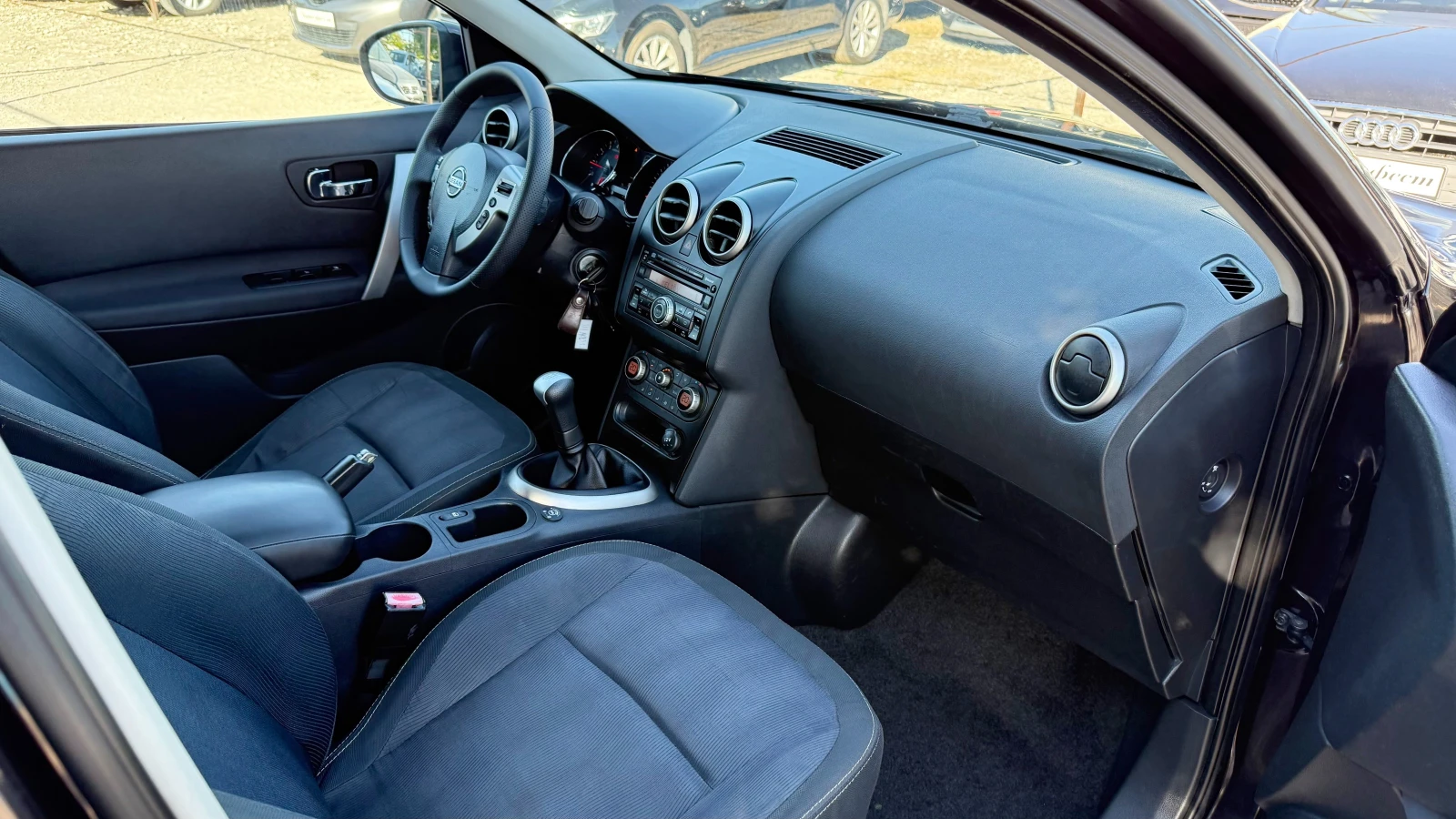 Nissan Qashqai 1.6i ФЕЙСЛИФТ Г.ИНЖЕКЦИОН, снимка 8 - Автомобили и джипове - 56010580
