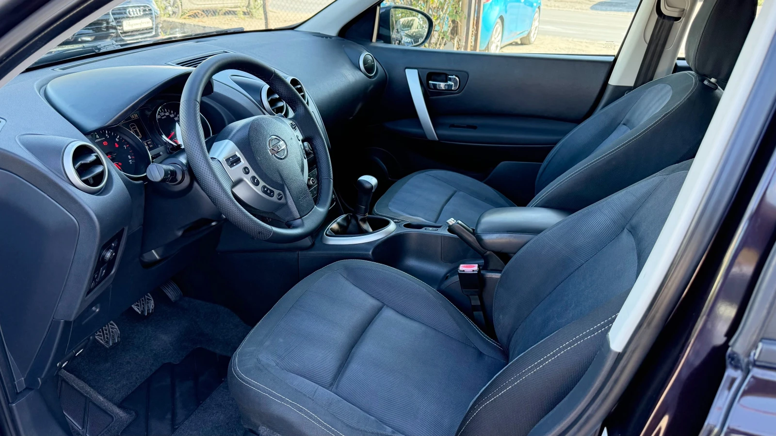 Nissan Qashqai 1.6i ФЕЙСЛИФТ Г.ИНЖЕКЦИОН, снимка 7 - Автомобили и джипове - 56010580
