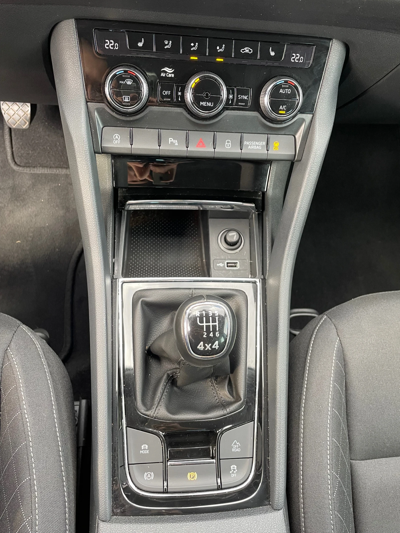 Skoda Karoq, снимка 16 - Автомобили и джипове - 56153236