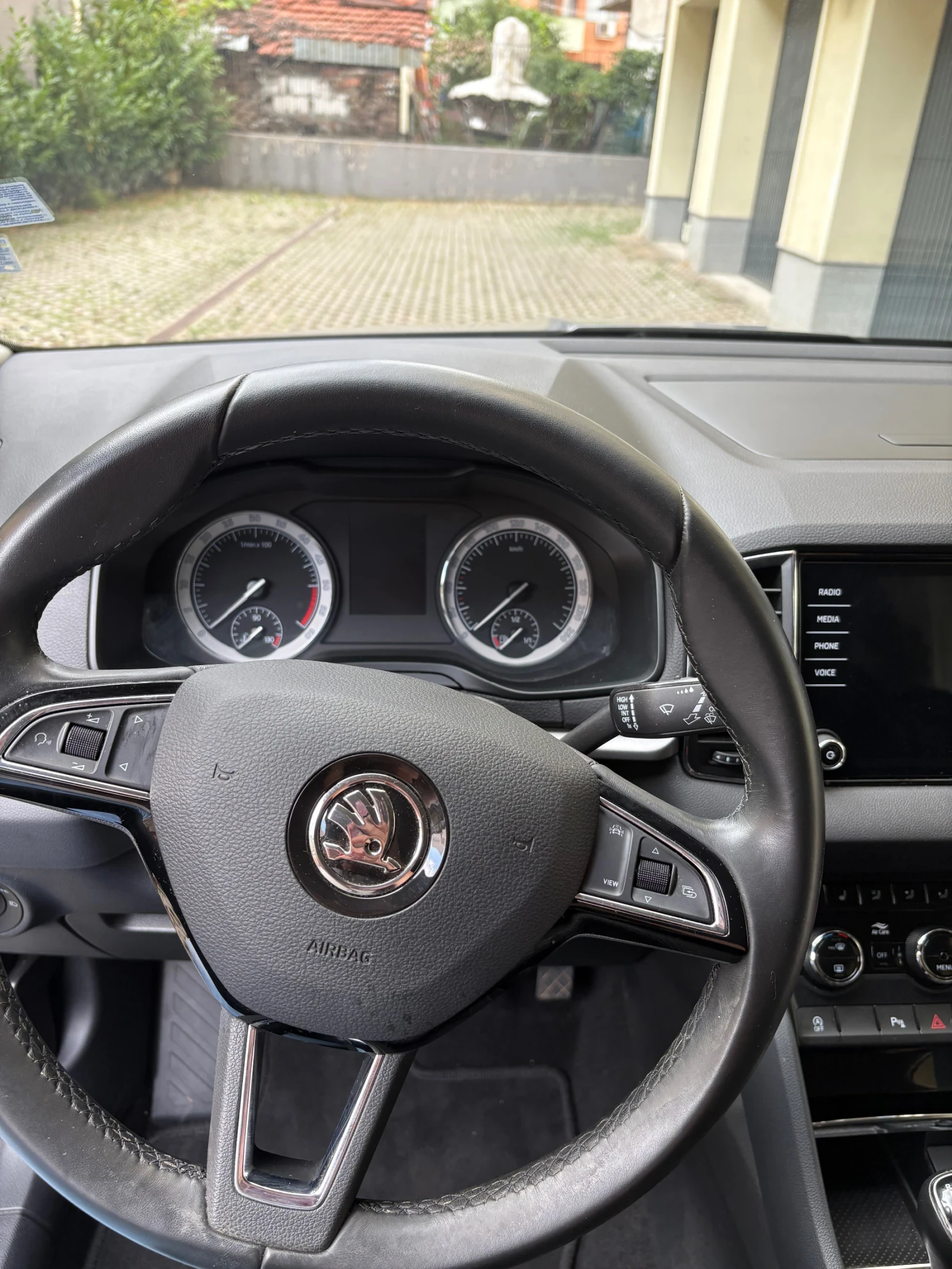 Skoda Karoq, снимка 5 - Автомобили и джипове - 56153236