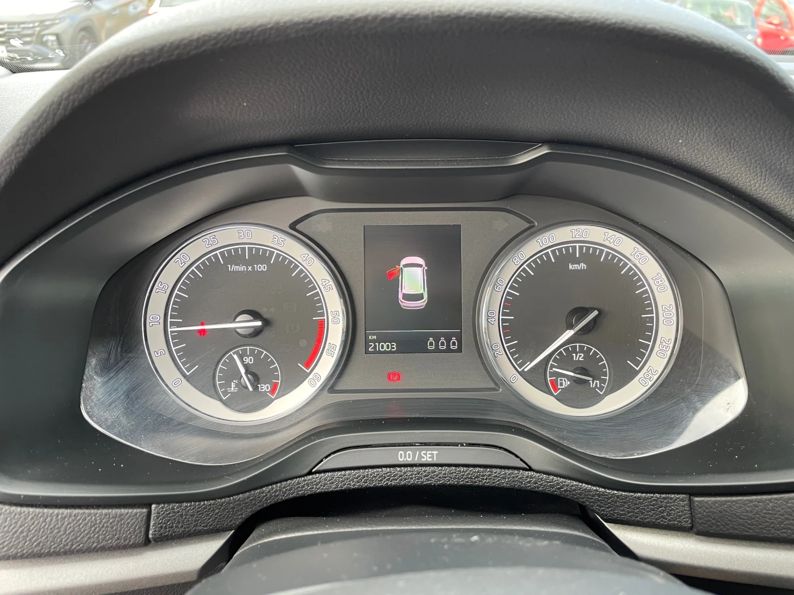 Skoda Karoq, снимка 15 - Автомобили и джипове - 56153236