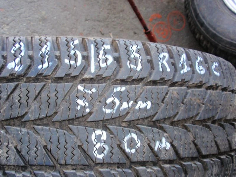 Гуми Всесезонни 215/65R16, снимка 2 - Гуми и джанти - 6997288