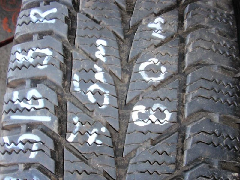 Гуми Всесезонни 215/65R16, снимка 4 - Гуми и джанти - 6997288