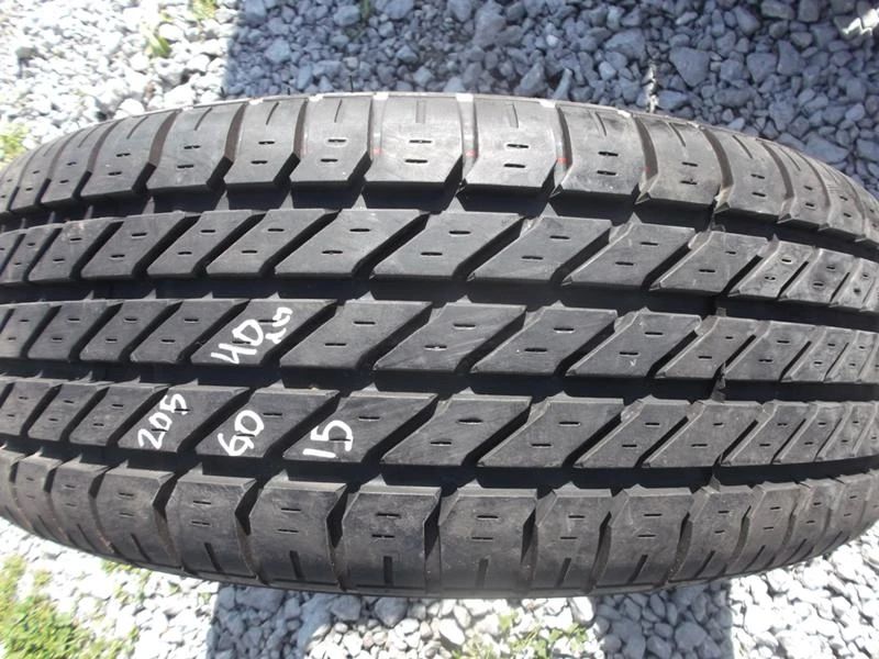 Гуми Летни 205/60R15, снимка 1 - Гуми и джанти - 21426043