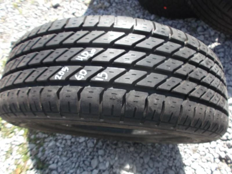 Гуми Летни 205/60R15, снимка 2 - Гуми и джанти - 21426043