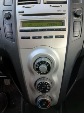 Toyota Yaris 1.3vvti, снимка 13