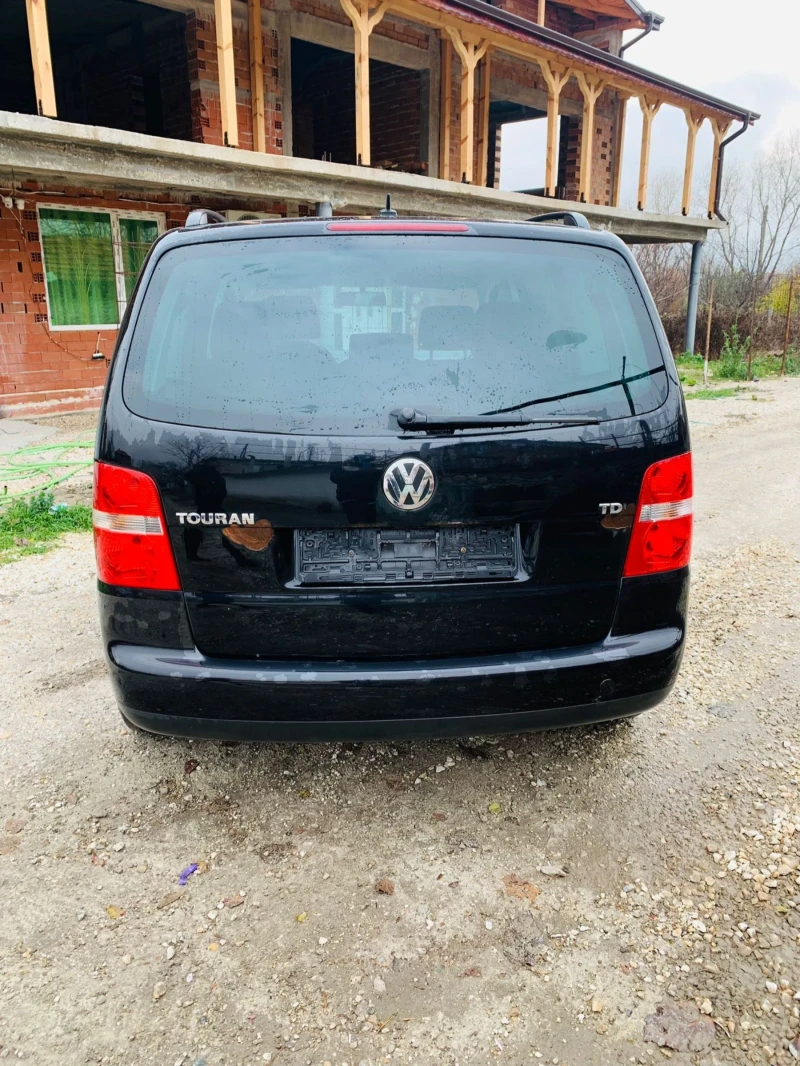 VW Touran, снимка 4 - Автомобили и джипове - 48765725