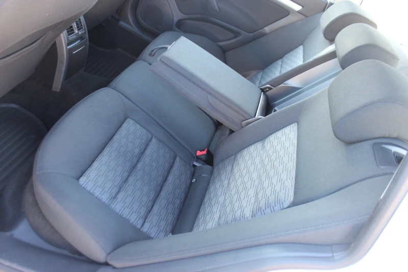 Skoda Octavia 2.0TDI 140к.с. 4x4 АВТОМАТ, Швейцария, снимка 11 - Автомобили и джипове - 49908919