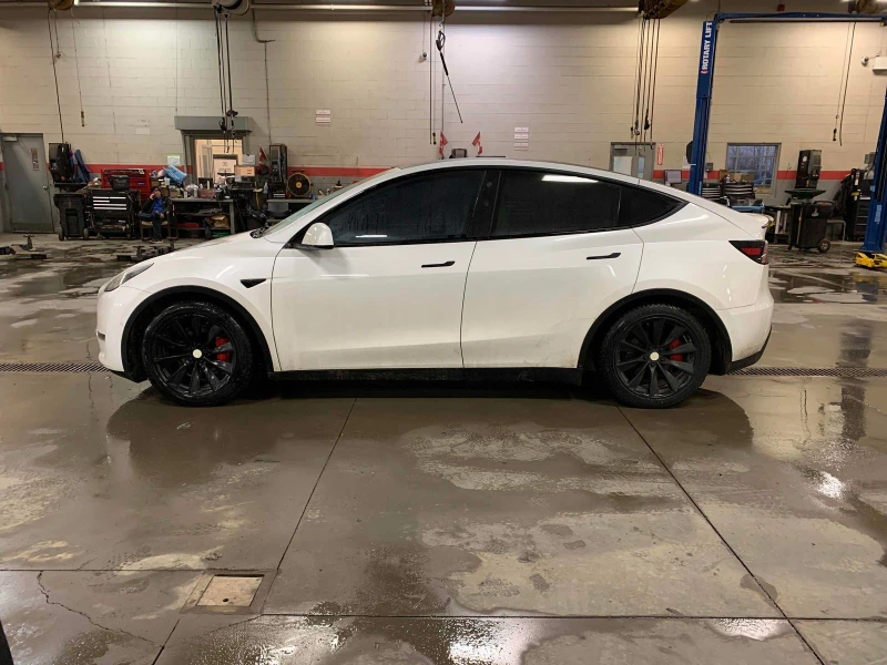 Tesla Model Y Performance С РЕГИСТРАЦИЯ & АВТО КРЕДИТ , снимка 2 - Автомобили и джипове - 53379590