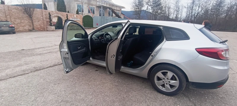Renault Megane 1.5 DCI, снимка 8 - Автомобили и джипове - 53478110