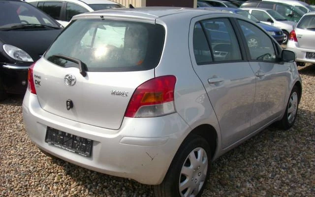 Toyota Yaris 1.3i -НА ЧАСТИ, снимка 3 - Автомобили и джипове - 4019149