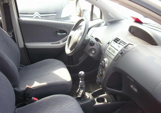 Toyota Yaris 1.3i -НА ЧАСТИ, снимка 4 - Автомобили и джипове - 4019149