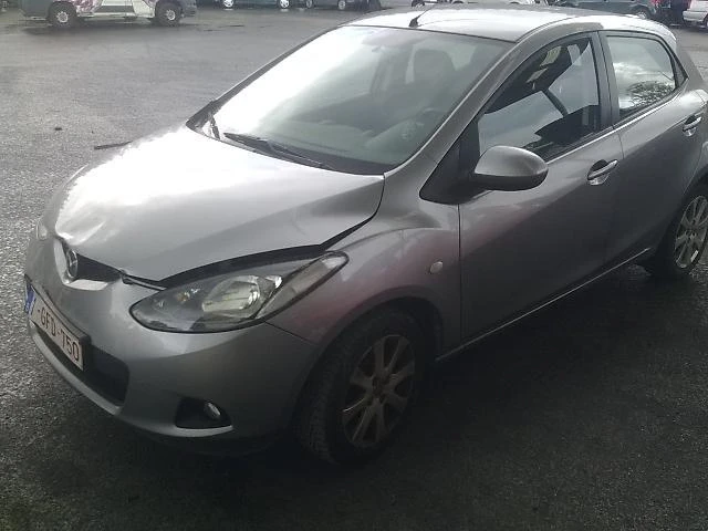 Mazda 2 1.3i, снимка 1 - Автомобили и джипове - 48320332