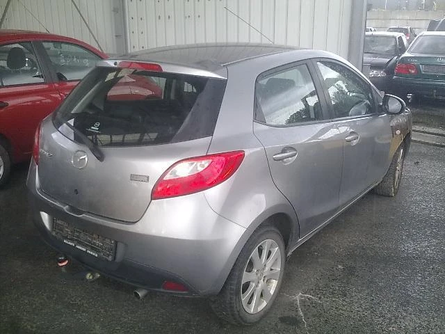 Mazda 2 1.3i - изображение 4