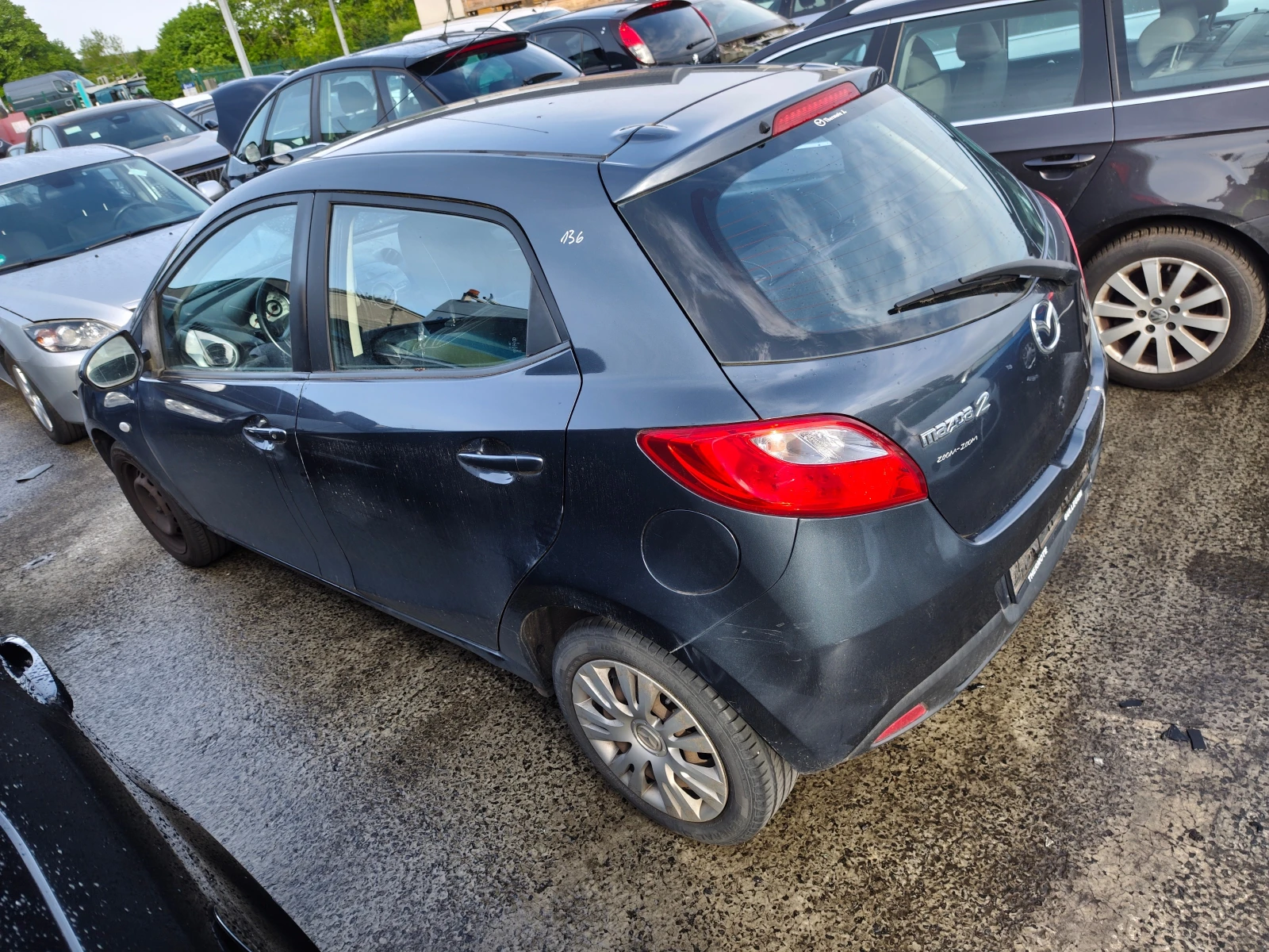Mazda 2 1.3i, снимка 12 - Автомобили и джипове - 48320332