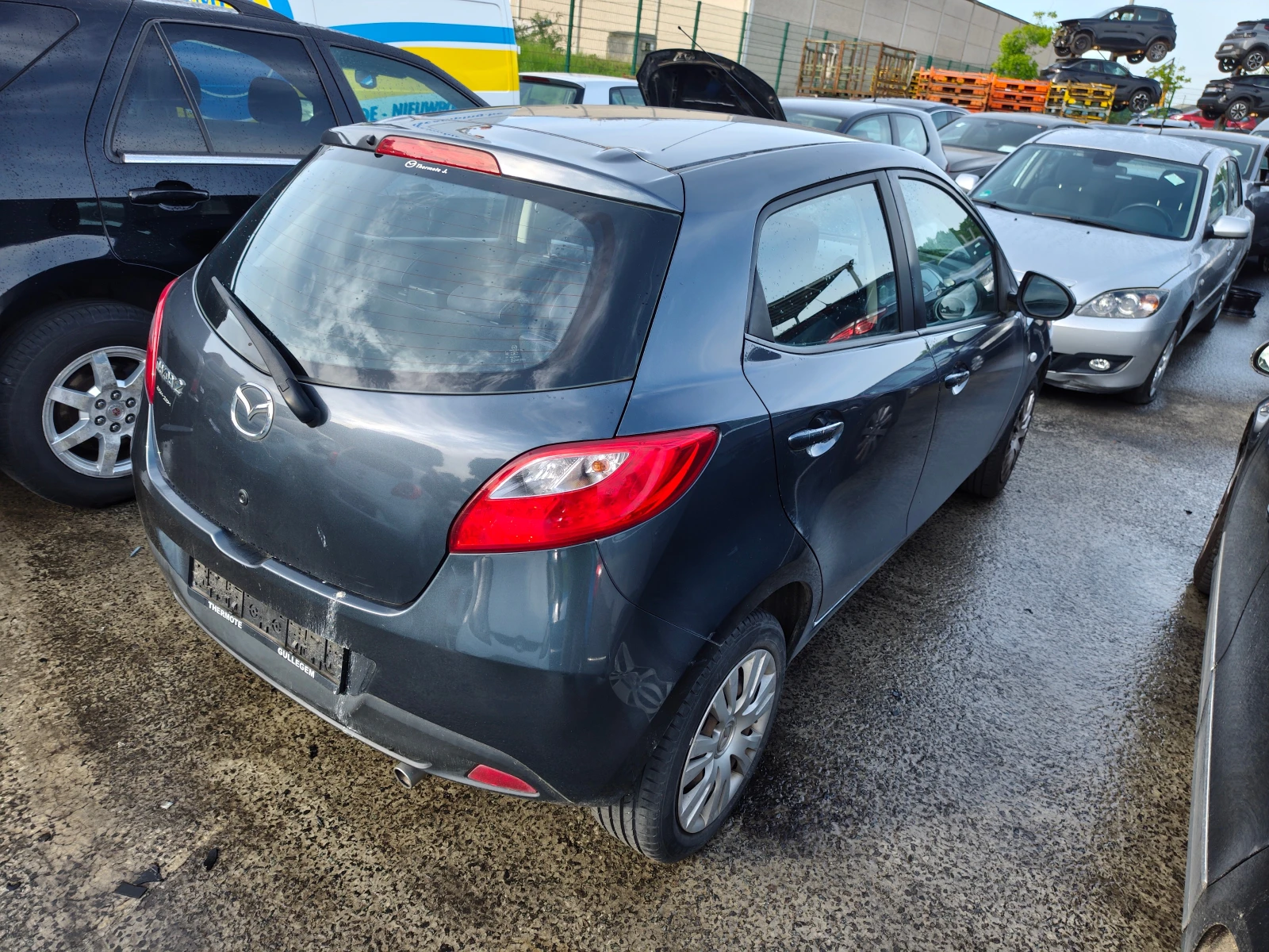Mazda 2 1.3i, снимка 11 - Автомобили и джипове - 48320332