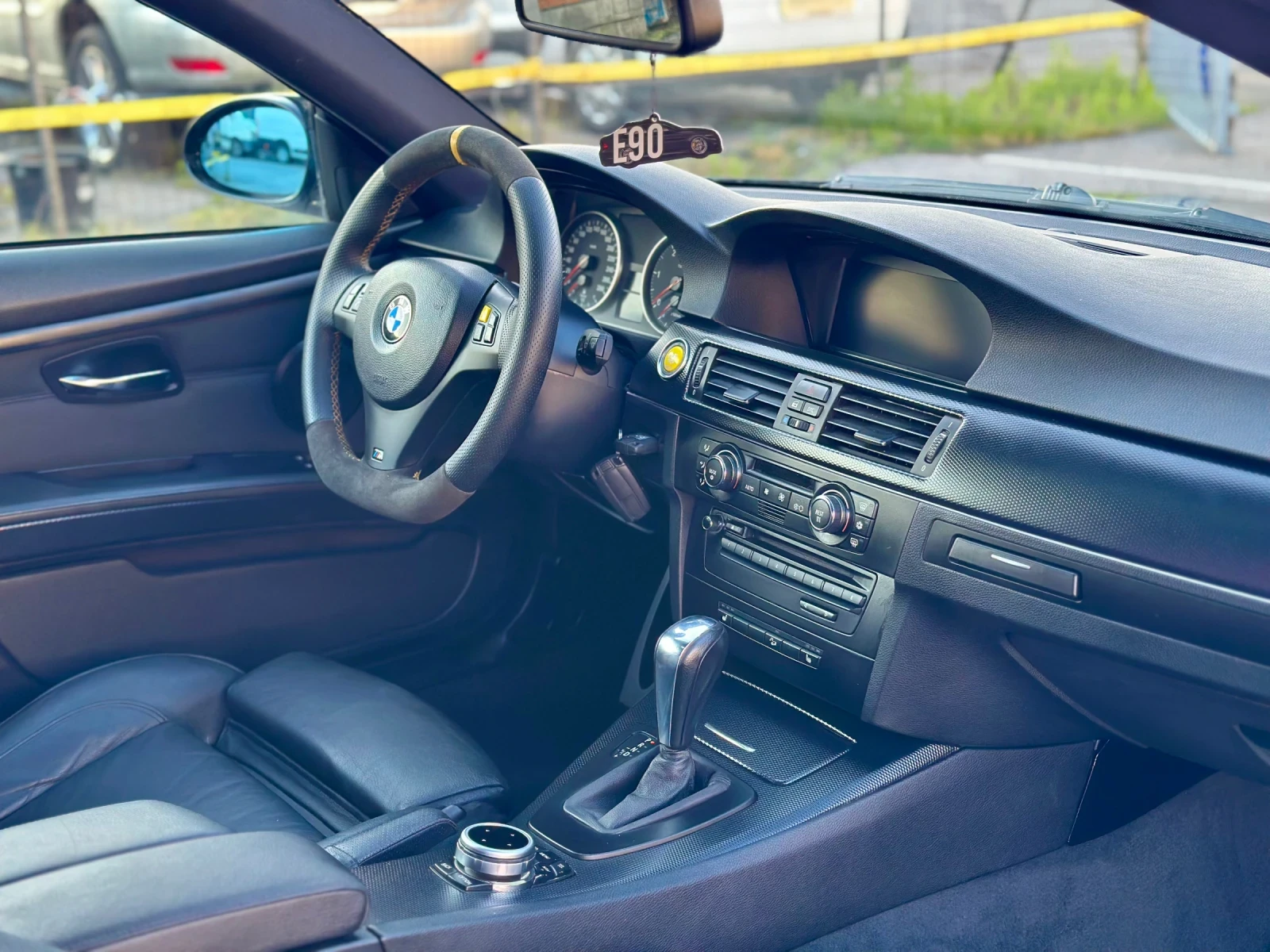 BMW 330 X-Drive M-Paket 203хил-км Сервиз-Документи - изображение 9