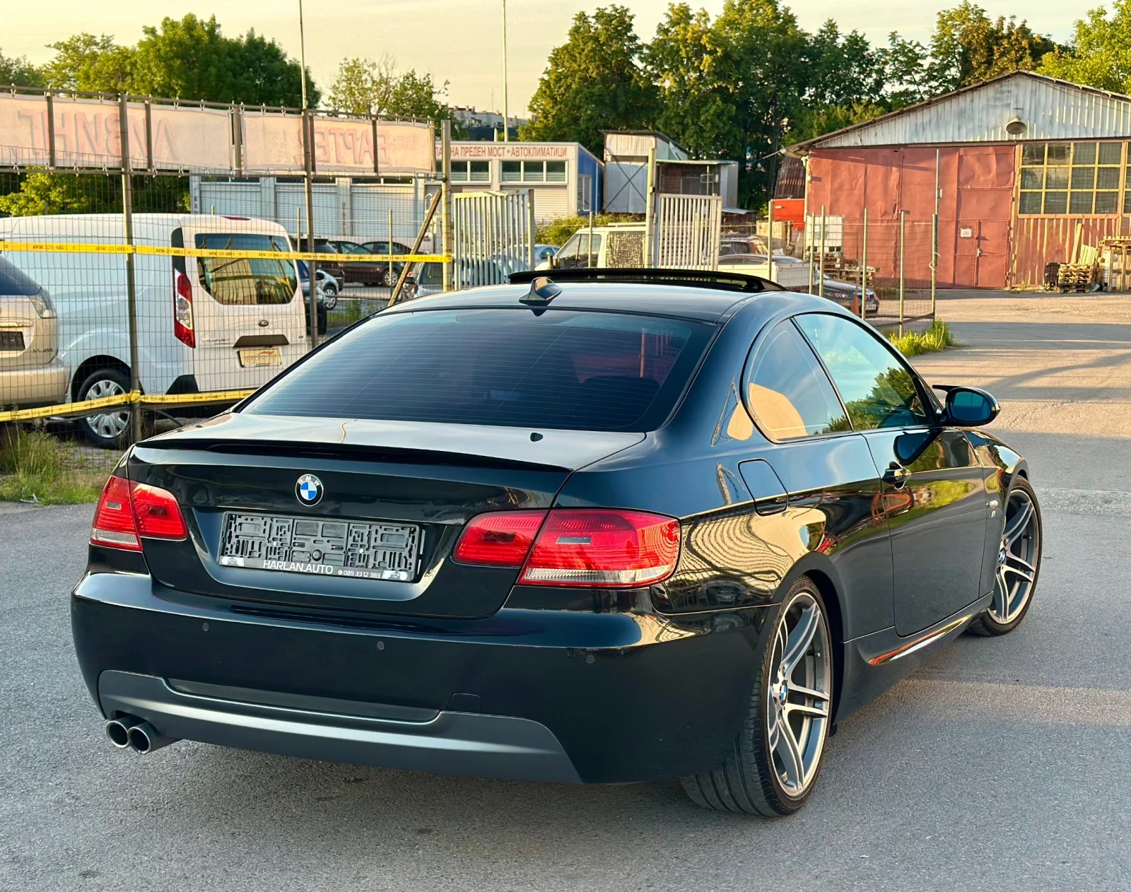 BMW 330 X-Drive M-Paket 203хил-км Сервиз-Документи - изображение 4