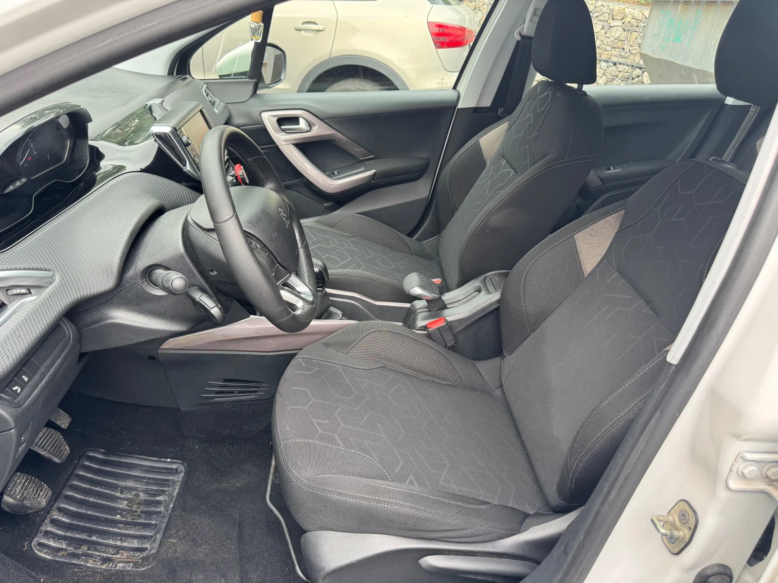 Peugeot 2008 LED* NAVI* 1.6hdi 99hp* euro 6b* 2.2016г* 181000км - изображение 2