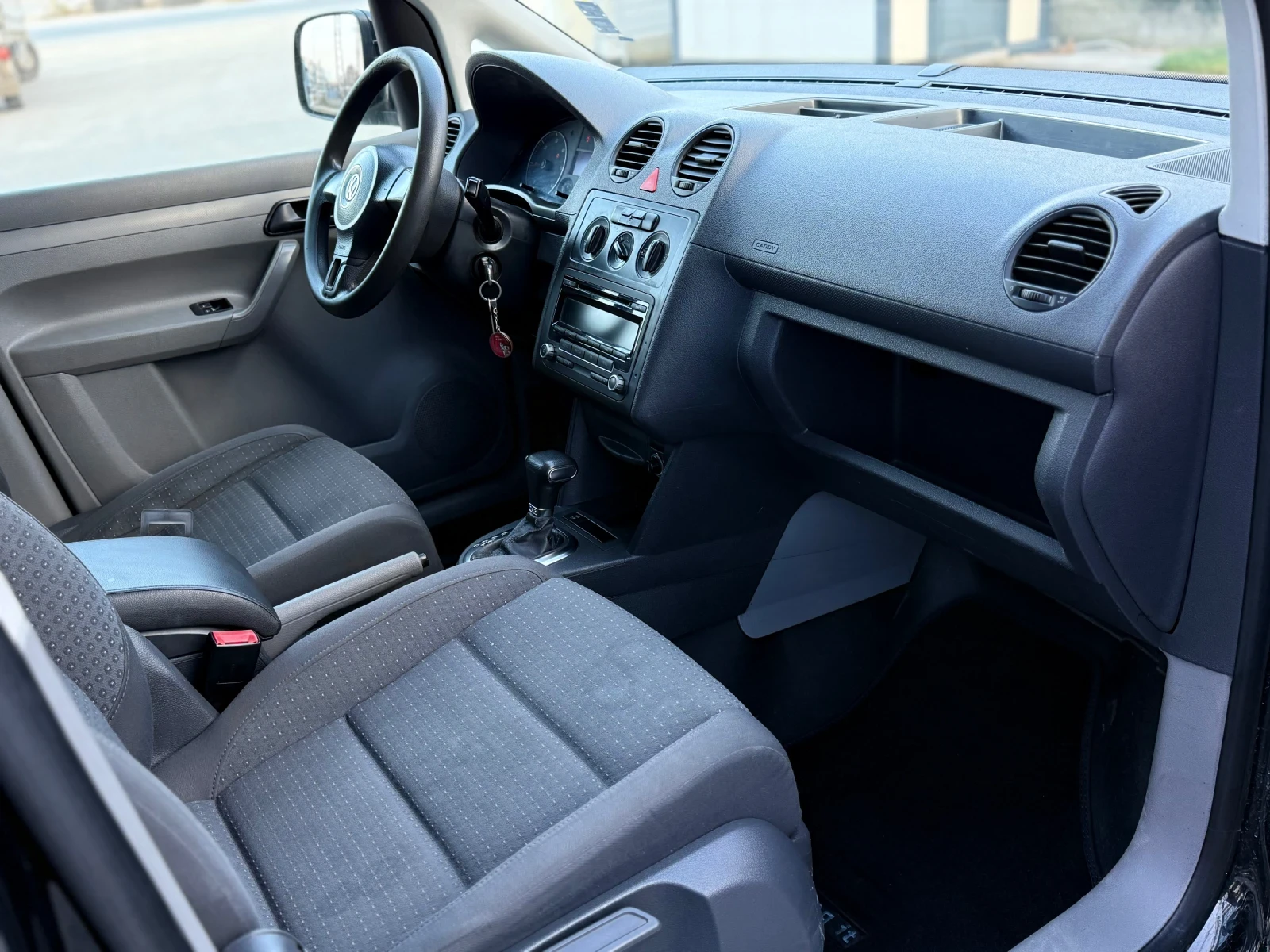 VW Caddy 1.9TDI* 105КС* АВТОМАТ* КЛИМА* АВТОПИЛОТ - изображение 8