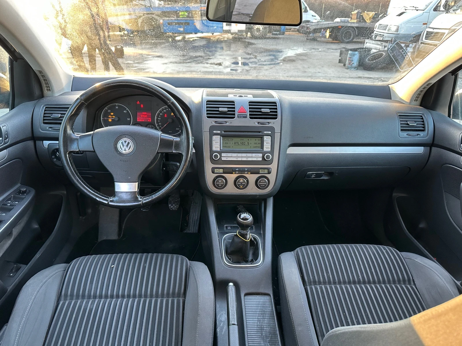 VW Golf 2.0TDI, снимка 8 - Автомобили и джипове - 53836614