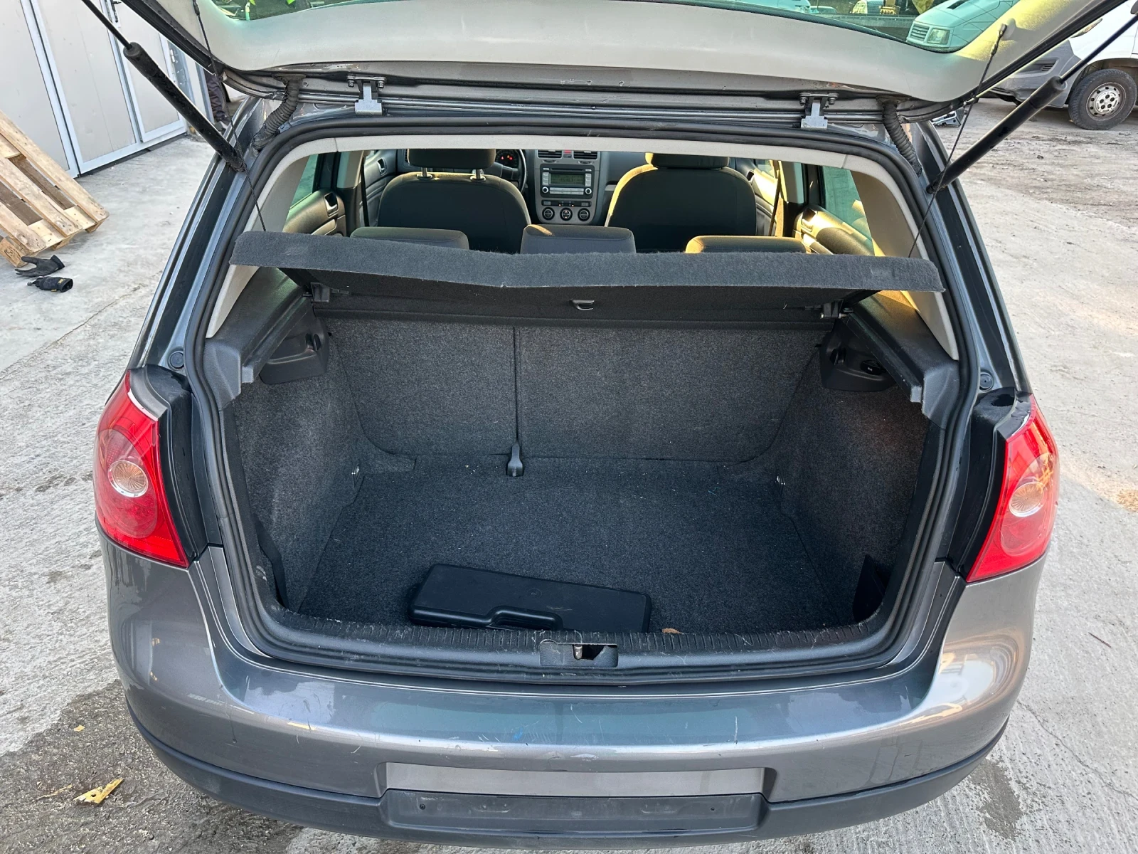 VW Golf 2.0TDI, снимка 15 - Автомобили и джипове - 53836614