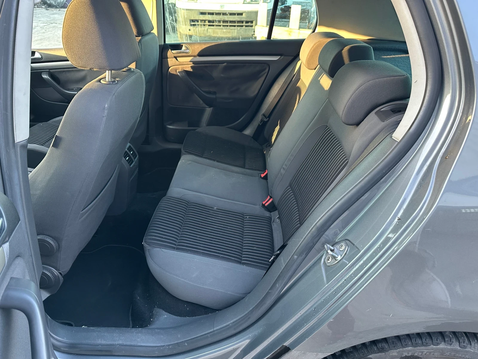 VW Golf 2.0TDI, снимка 13 - Автомобили и джипове - 53836614