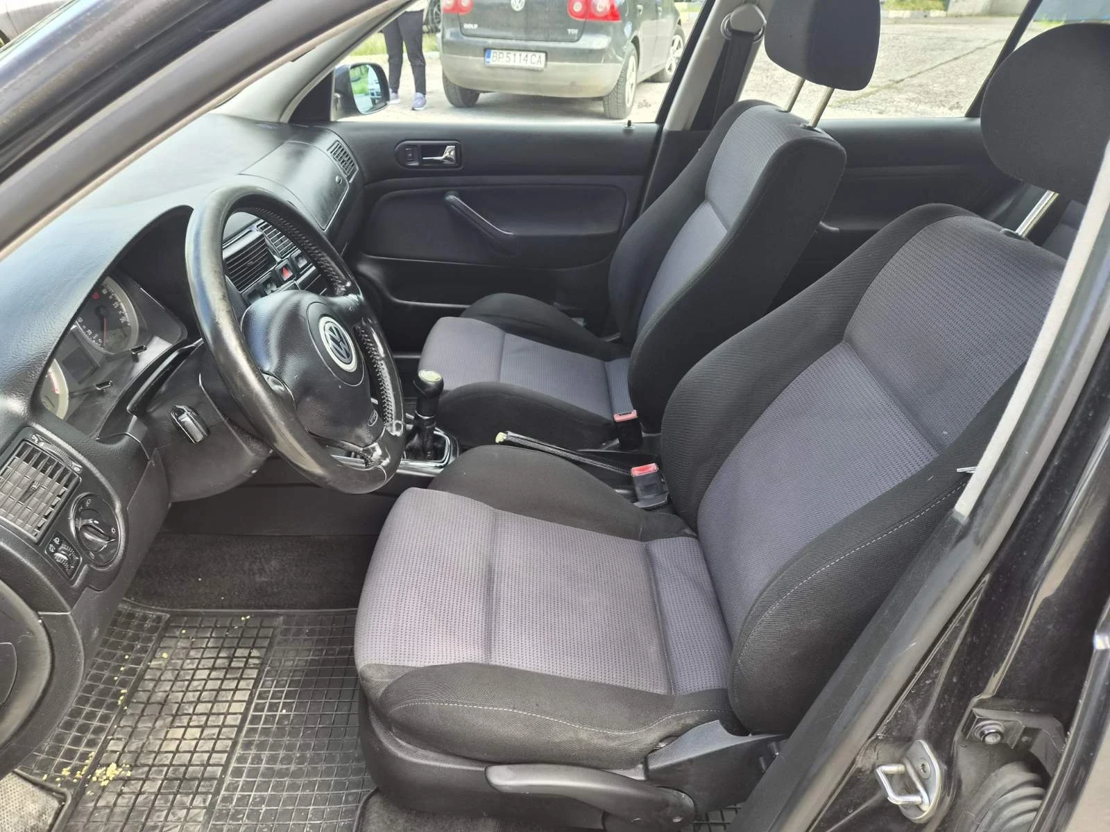 VW Golf 1.9TDi, снимка 8 - Автомобили и джипове - 54655343