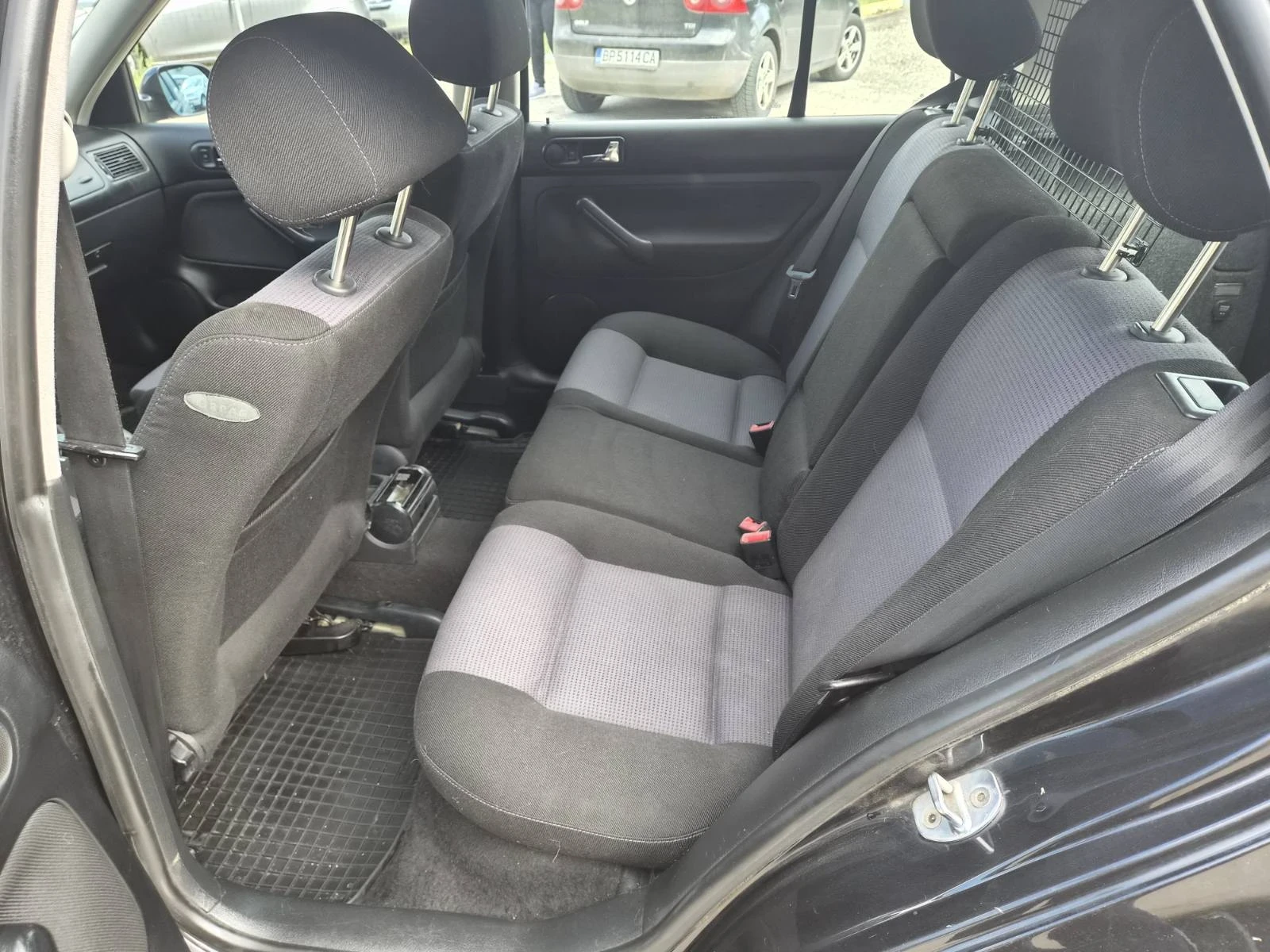 VW Golf 1.9TDi, снимка 17 - Автомобили и джипове - 54655343