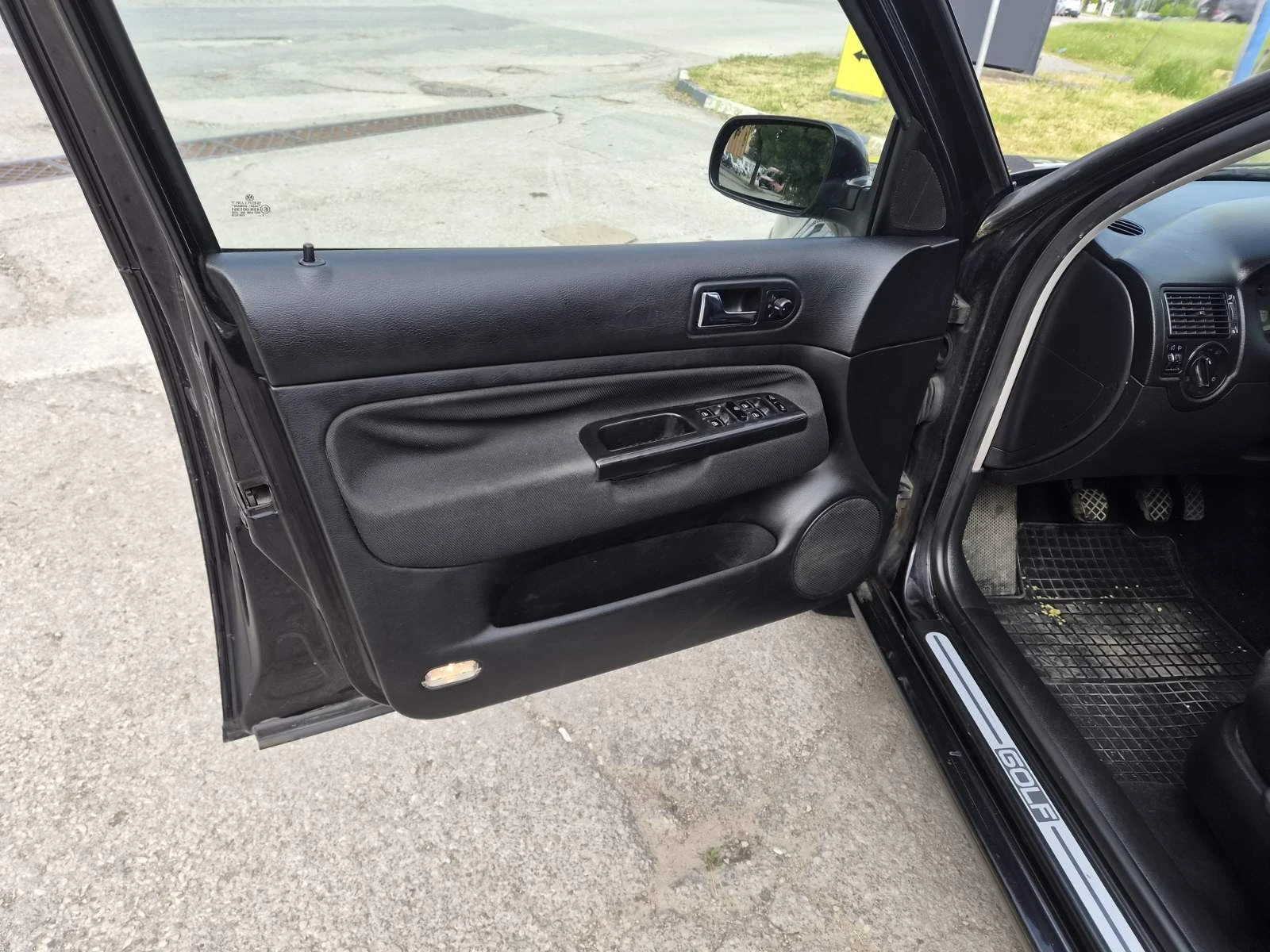 VW Golf 1.9TDi, снимка 12 - Автомобили и джипове - 54655343
