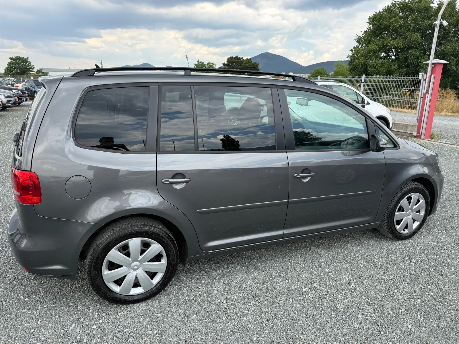 VW Touran (KATO НОВА)^(7-МЕСТА), снимка 5 - Автомобили и джипове - 55205963